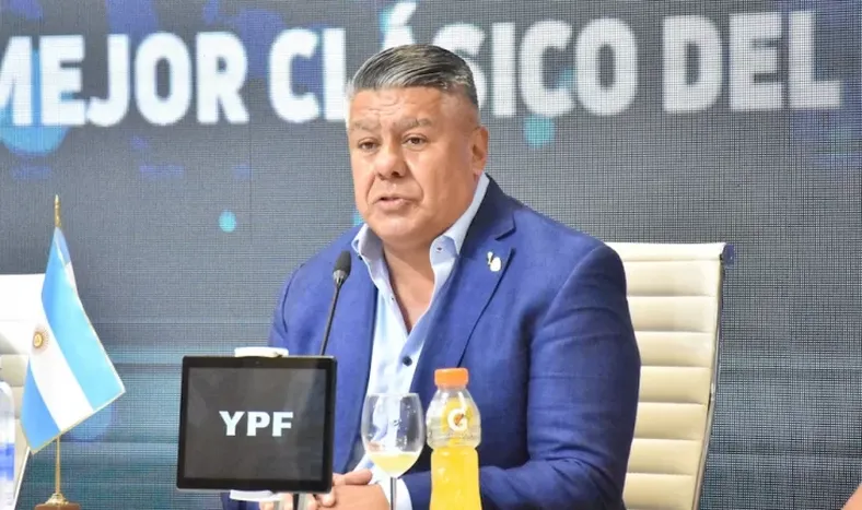 La Justicia autorizó a Chiqui Tapia para salir del país.