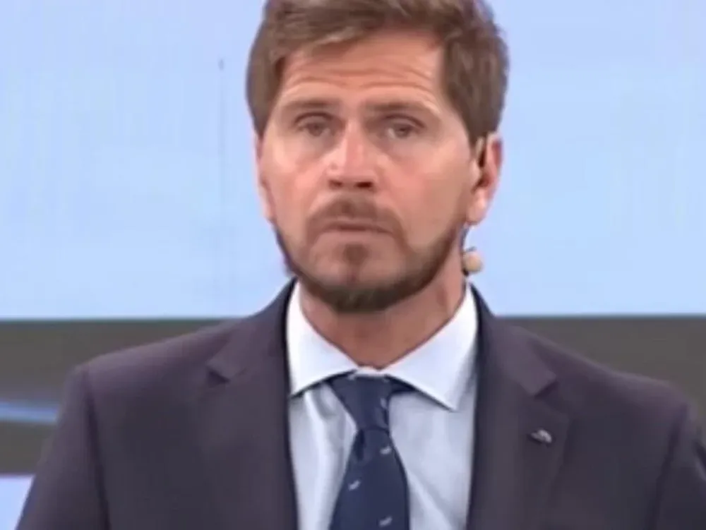 Quedó el micrófono abierto y se escuchó el insulto a un DT: “Es muy pelotudo”