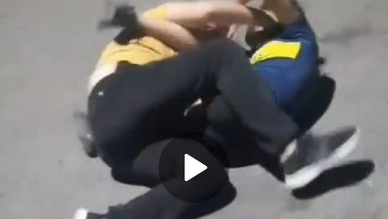 Se viralizó un nuevo video de dos mujeres que terminaron a las piñas en la calle