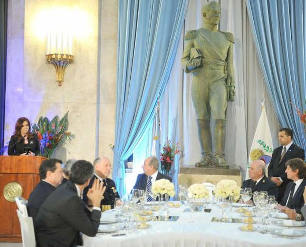 Una histórica mejora salarial para militares