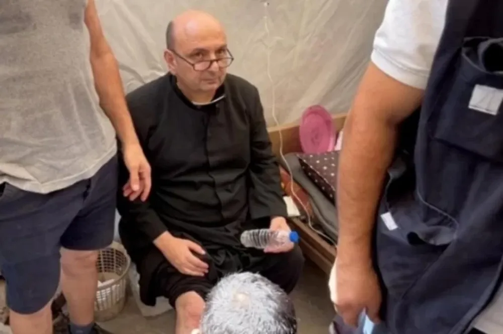 El ejército israelí bombardeó la única iglesia católica de Gaza a cargo de un cura argentino