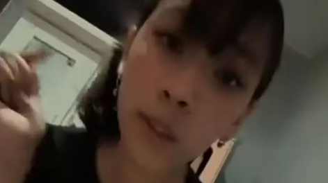 Agostina Vega tiene 14 años y al momento de su desaparición, vestía un jean negro, buzo bordó y zapatillas blancas.&nbsp;
