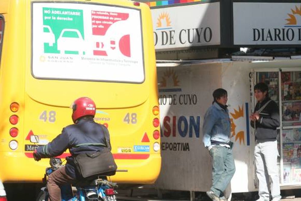 Colectivos, docentes de las normas de tránsito