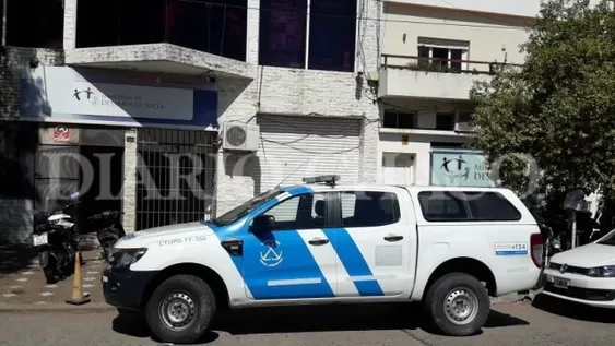 Allanaron la casa de Gobierno de Chaco por una investigación de evasión y lavado