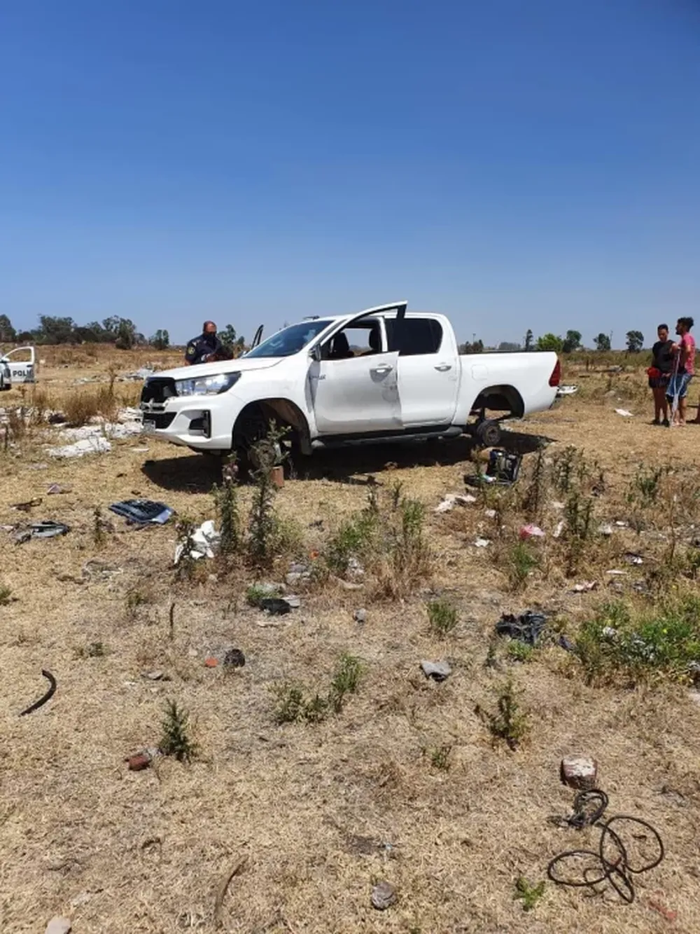 Apareció la Hilux de los sanjuaninos robados en Necochea, pero sin las ruedas y dañada