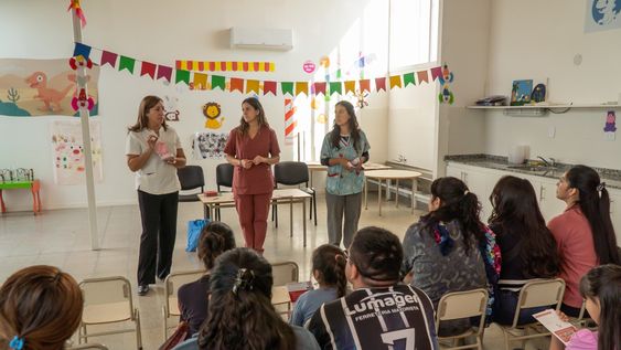 Un equipo de odontólogos visita los CDI para intensificar el cuidado de la salud bucal de los niños.