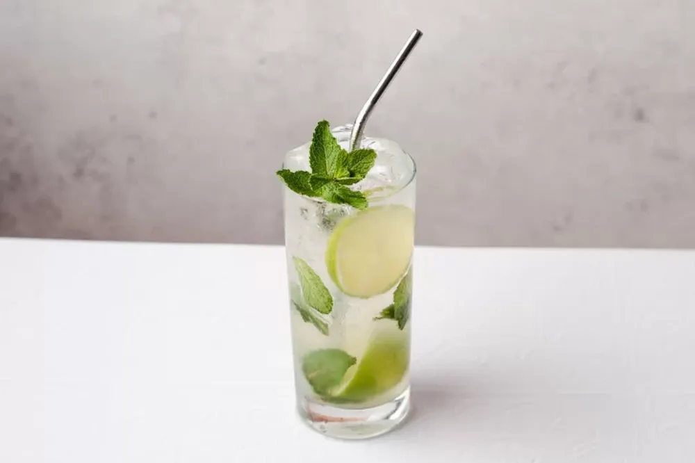 La receta para preparar un “falso” mojito y combatir la ola de calor a puro sabor