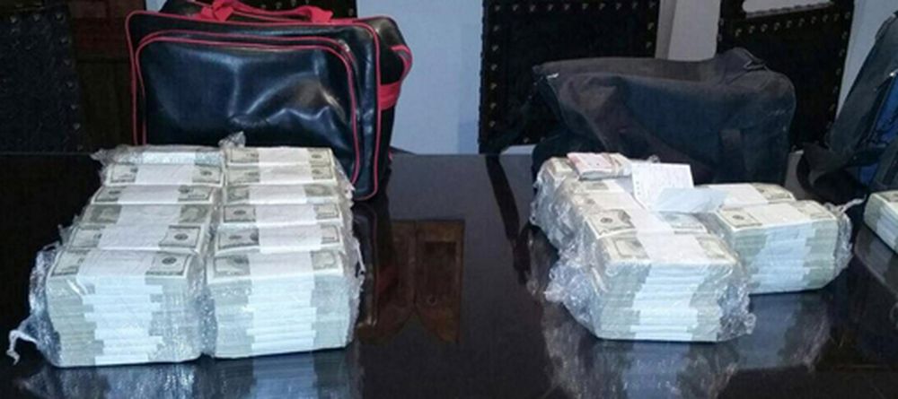 Detienen al ex N°2 de Julio De Vido cuando trasladaba fajos de billetes y una ametralladora