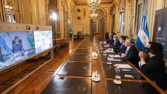 A contrarreloj, Fernández define cómo fortalecer las restricciones