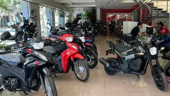Por la suba del combustible, esperan que la venta se vuelque a las motos