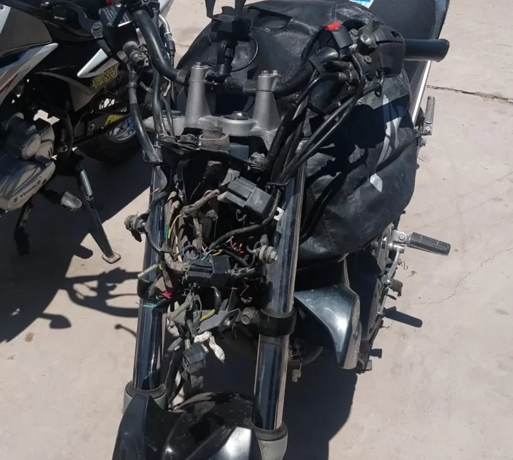 Lo peor para el motociclista de 19 años que chocó con un micro, creen que iba rápido