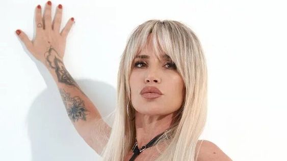 Florencia Peña les puso calor a las redes con una osada foto en blanco y negro