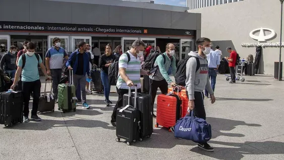 Suavizan restricciones a viajeros