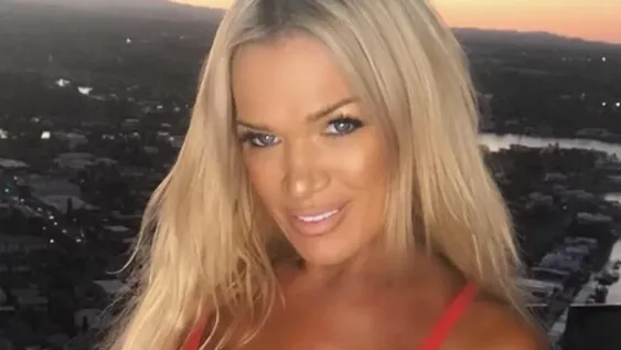 Tiene 51 años, es abuela y detonó OnlyFans con sus fotos íntimas
