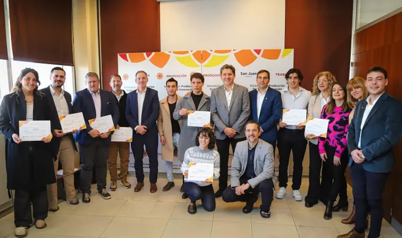 ADEMÁS DE LOS FONDOSs, recibirán capacitación e incubación para escalar sus ideas.