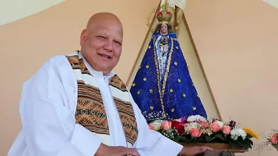 Murió de coronavirus el padre Bachi, uno de los curas villeros de La Matanza