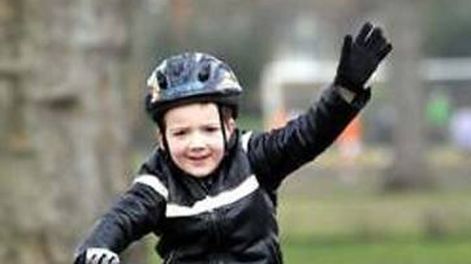 El niño que recaudó 200 mil dólares para Haití en su bici