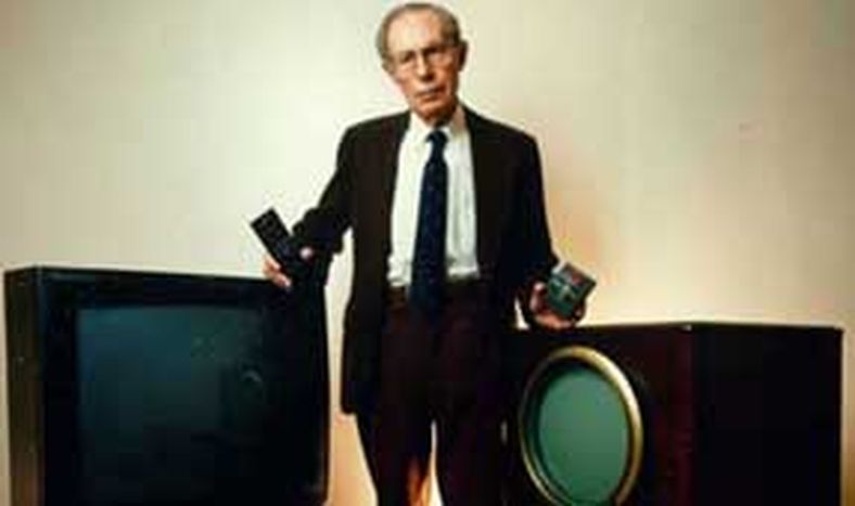 Murió Eugene Polley