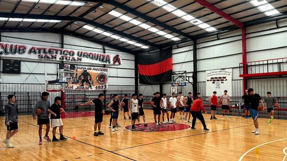 Trabajos. La preselección sanjuanina de básquetbol acelera su tarea rumbo a los Binacionales de Mendoza.