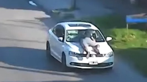 Persecución de película: chocó y escapó con la víctima colgada en el capot de su auto