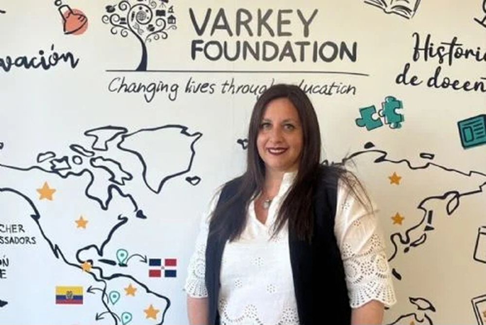 KARINA SARRO, la docente argentina designada como una de las 10 mejores del mundo.