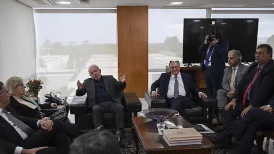 La crisis que sacude a Brasil profundiza la grieta en Argentina