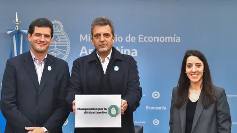 Massa entusiasma a jubilados y no descarta posible renuncia
