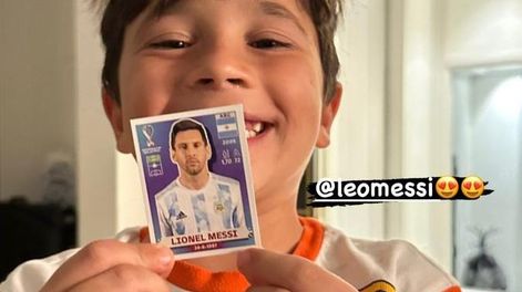 A Mateo Messi le tocó la figurita de Lionel y explotó de alegría