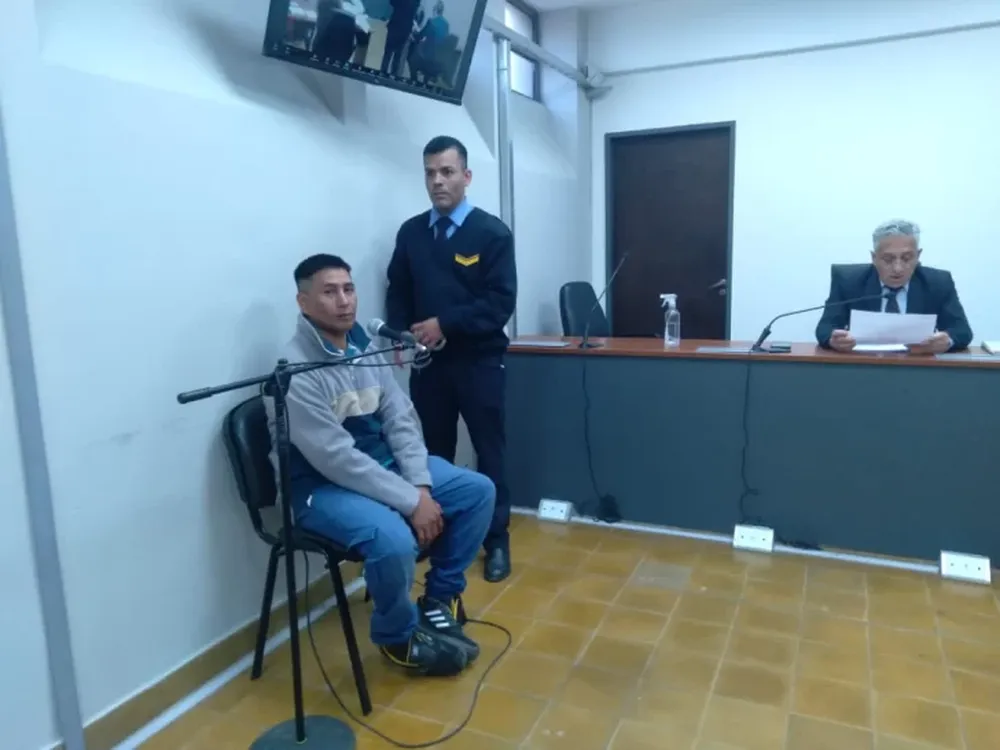 Francisco Rafael Castro Oyola (izquierda) cuestionó supuestas contradicciones en la denuncia que lo complica por el presunto abuso sexual de dos hijastras, de 12 y 13 años.