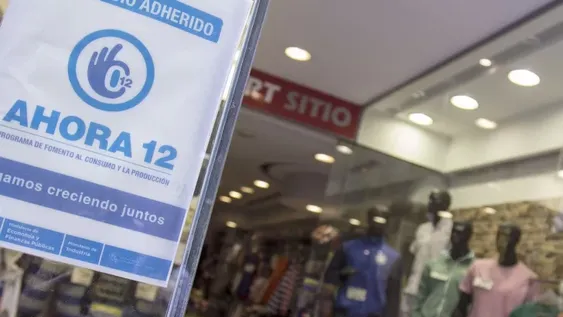 Ahora 12: el Gobierno busca ampliar el límite de las tarjetas de crédito
