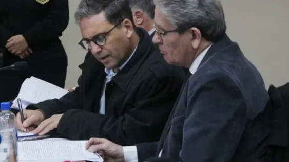 POR CONCEJO de su defensa, el médico, Maximiliano Babsía (izquierda) se abstuvo de dar su versión de los hechos ante el juez.