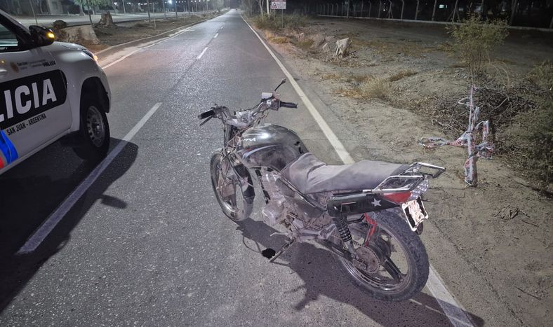 Identificaron al motociclista que murió luego de chocar contra un árbol en Rivadavia