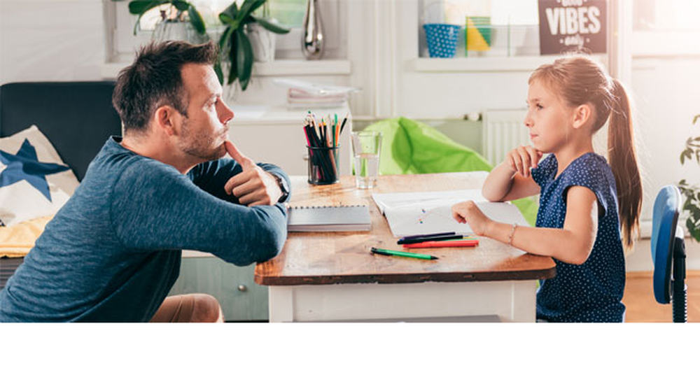 Hablar de puente es muy distinto de hablar de pacto. Un puente conecta orillas que de otro modo permanecerían separadas. No se trata de imponer ni de ceder, sino de facilitar el tránsito, la circulación de ideas, experiencias y valores entre padres e hijos.