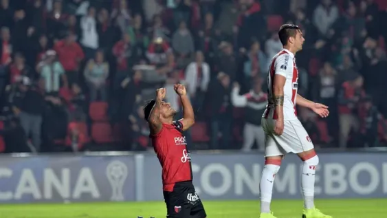 Colón se impuso por 3 a 1 ante River Plate de Uruguay y accedió a octavos