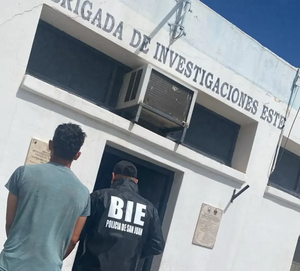Robo agravado por el uso de armas es el delito investigado.