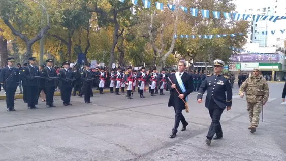 El tradicional saludo de tropas, en fotos