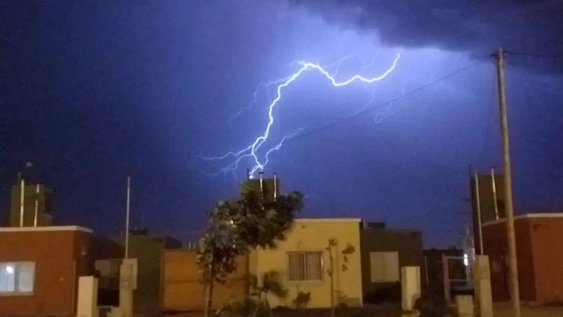 Alerta por tormentas fuertes y viento Sur en San Juan: alta probabilidad durante la noche del sábado