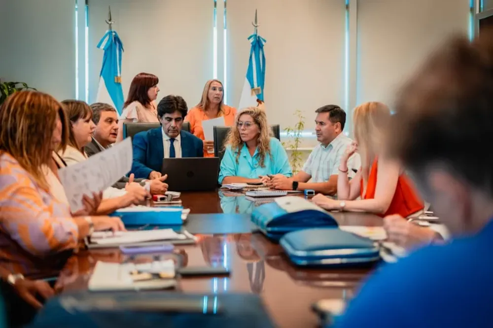 Docentes aceptaron un aumento salarial hasta julio atado a la inflación y una fuerte mejora en el nomenclador