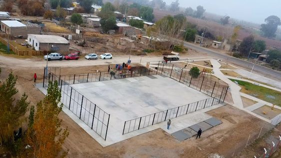 El municipio de 9 de Julio avanza con la obra del playón polideportivo en La Majadita.