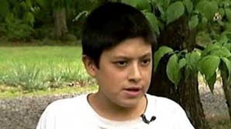Joven con cuerpo de niño