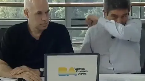 Coronavirus: explicaba cómo evitar el contagio, pero Larreta cometió un blooper de película