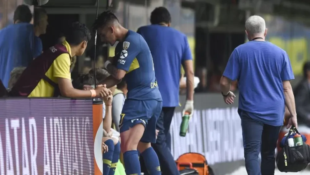 Boca confirmó que Pavón sufrió un desgarro y peligra su presencia en la vuelta