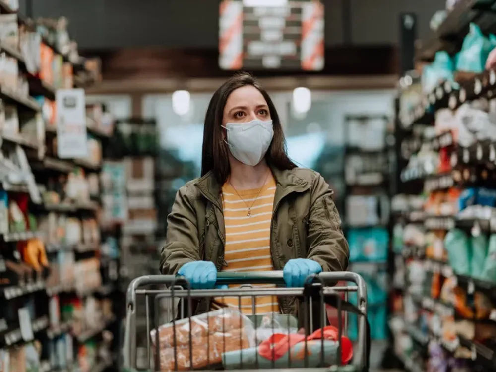 ¿Tengo que seguir limpiando las cosas que vienen del supermercado?