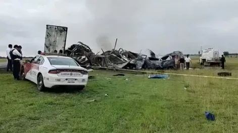 Terrible accidente en México entre una camioneta y un tráiler: al menos 26 muertos