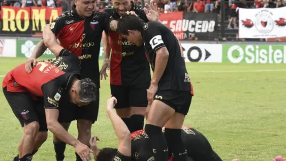 Colón lo dio vuelta y manda