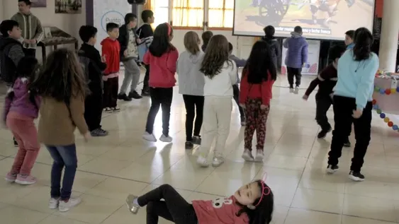Los chicos que bailaron y saltaron sin descanso para celebrar su día
