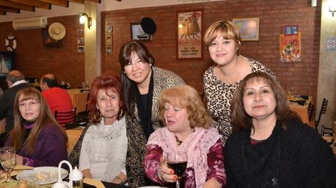 Cena  en  el Día  del  Locutor