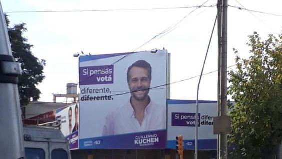 Kuchen se refirió al error en la cartelería: “No tenemos recursos para reimprimir”