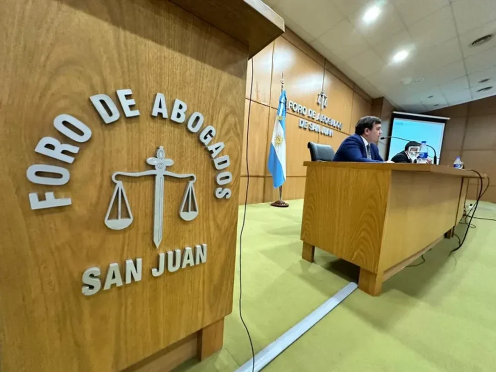 Debate en el Foro. Fotos: Daniel Arias.-