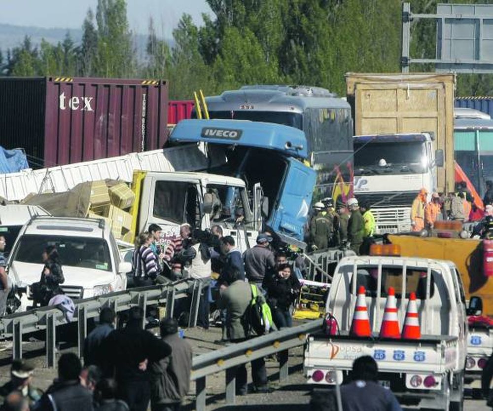 Un choque múltiple fatal sacudió a los chilenos